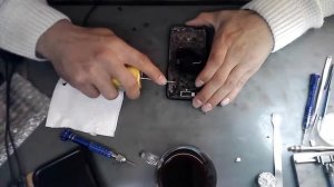 замена заднего стекло iphone SE 2020