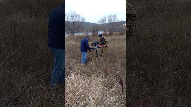 Мотобур - хорошая техническая поддержка при посадке деревьев в плотном грунте #эколайф