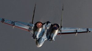 Российский Су-27 перехватил самолет ВМС США 