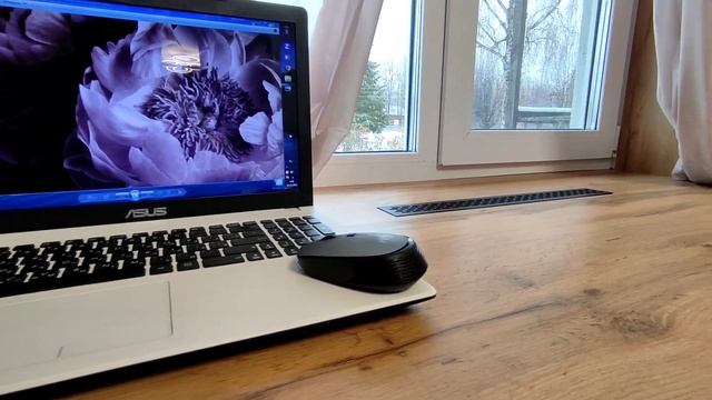 Стильный стол под подоконник в спальне смотреть онлайн