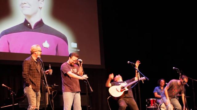 w00tstock 3.0 Closing Pirate Song (excerpt) смотреть онлайн