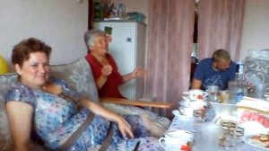 ПОЁТ БАБУШКА 75 лет. КРУТО!!! "Там соловей в кустах поёт"