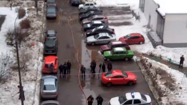 Территория дома под окнами оцеплена. НовоПеределкино 20.02.2017 Боровское шоссе, д.18 к.3