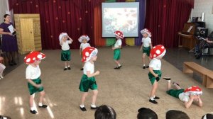 Танец " Веселые грибочки".