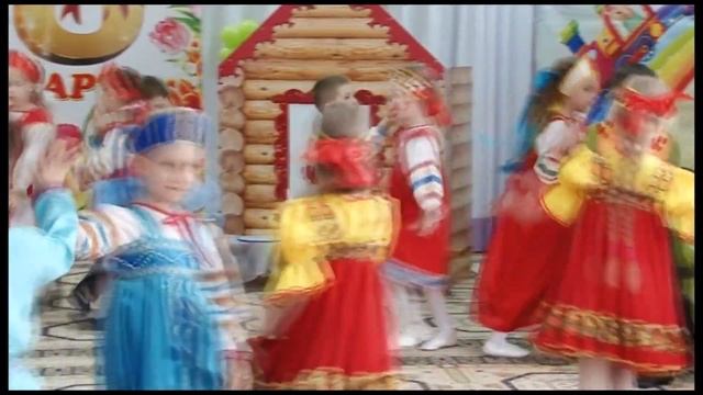 ЗАДОРНЫЙ РУССКИЙ НАРОДНЫЙ ТАНЕЦ НА 8 МАРТА смотреть онлайн