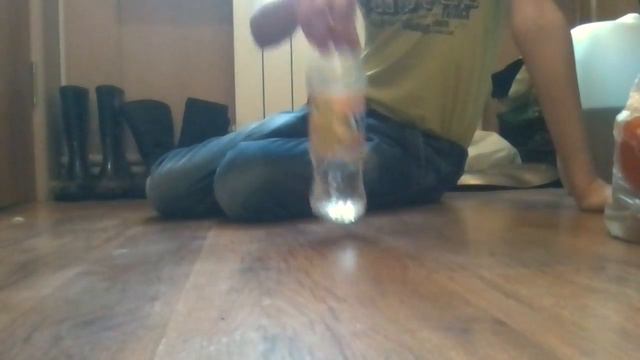 Надо стать единой целой с бутылкой)) бутылка воды челендж смотреть онлайн