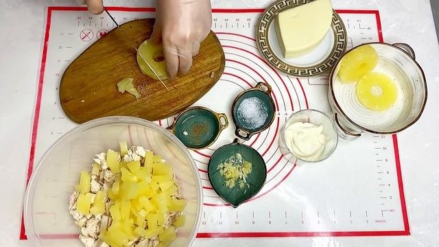 Самый вкусный салат с курицей и ананасами! #салаткурицасананасами #простойсалат