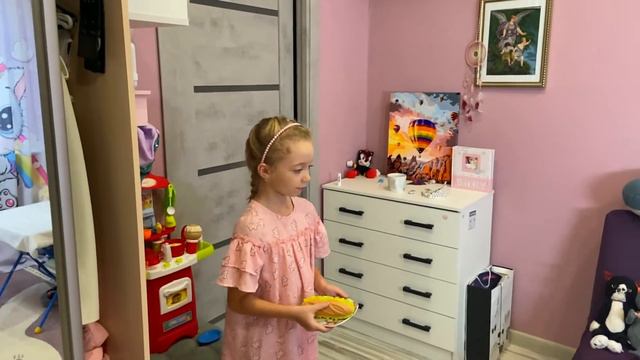 Почему она такая вредная? Алиса работает с капризной посетительницей . смотреть онлайн