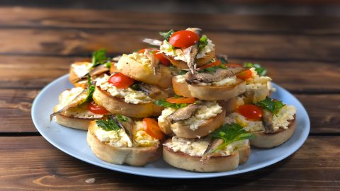 Бутерброды со шпротами