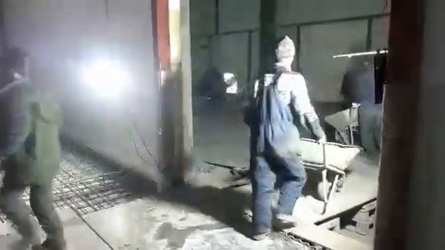 Работа корейцев , устройство бетонных полов в ручную смотреть онлайн