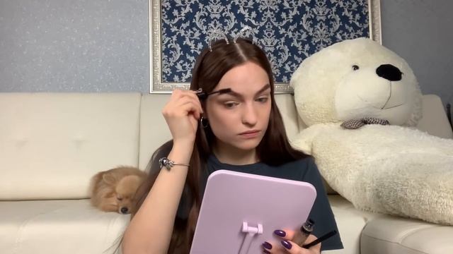 Легкий ежедневный макияж со стрелками / маскируем прыщи смотреть онлайн