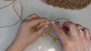 Квадратная салфетка крючком из джута. Узор Верблюд.