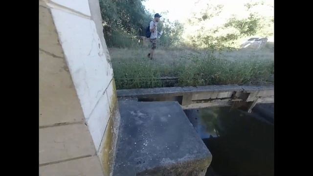 Заброшенный шлюз спрятанный внутри Краснодарского водохранилища смотреть онлайн