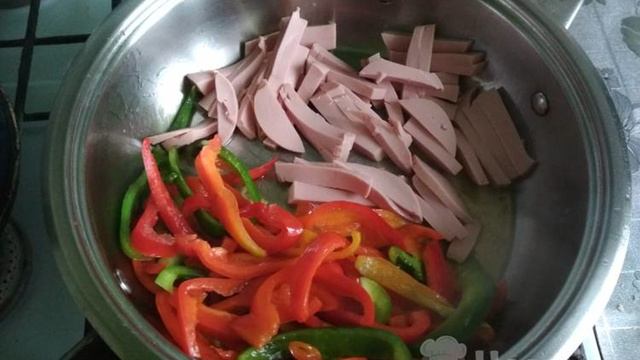 Рулет из лаваша с болгарским перцем и колбасой