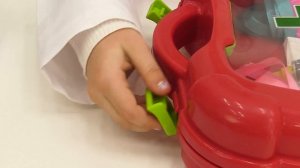 У Литл Пони Флатершай заболела ножка. Видео для девочек.