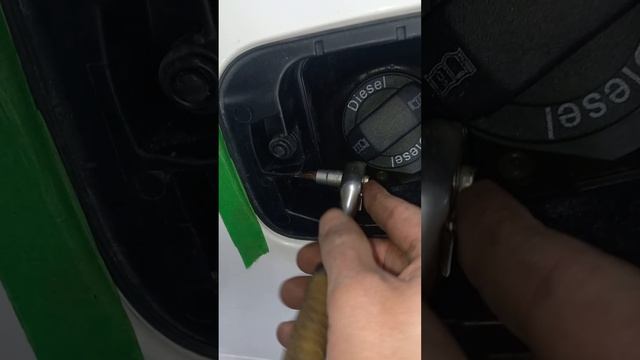 Зняття лючка бензо бака шкода Октавія а 5 універсал.