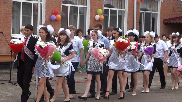 Торжественный выход выпускников школы №9 на праздник "Последнего звонка", 2013г. смотреть онлайн