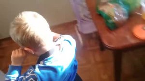 как  правильно закапывать глаза детям