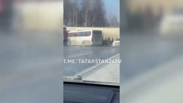 На трассе в Татарстане автобус столкнулся с фурой – есть пострадавшие смотреть онлайн