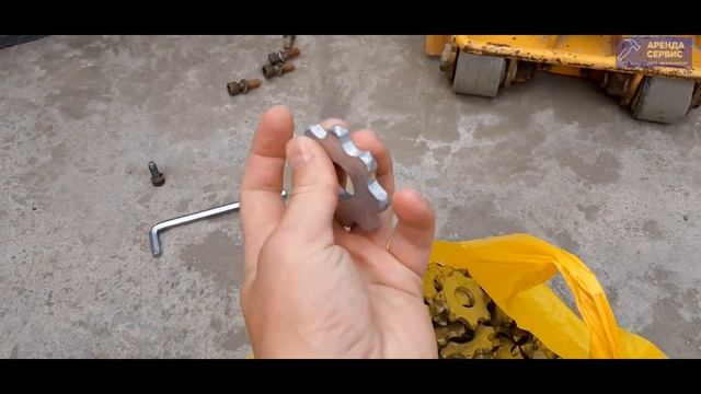 Монтаж/демонтаж барабана фрезеровальной машины по бетону. Замена звездочек/ламелей смотреть онлайн