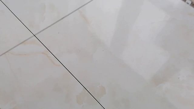Чем удалить плиточный клей из швов. Как почистить плитку.