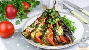 Оригинальная летняя закуска. 
ВЕЕР ИЗ БАКЛАЖАНОВ С ПОМИДОРАМИ