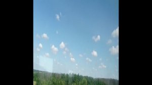 Как по команде выстроились облака в ряд....