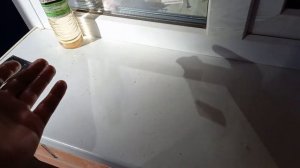 Как снять старую прилипшую пленку с подоконника за 1 минуту.