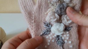 Варежки с вышивкой . Красивая вышивка в коричнево бежевых тонах.