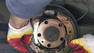 Замена заднего тормозного цилиндрика на Skoda Octavia