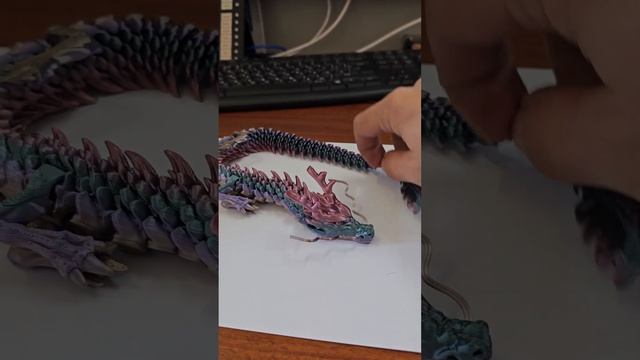 Подвижный дракон из пластика PLA напечатанный на 3D принтере трехцветный, длинна 44см