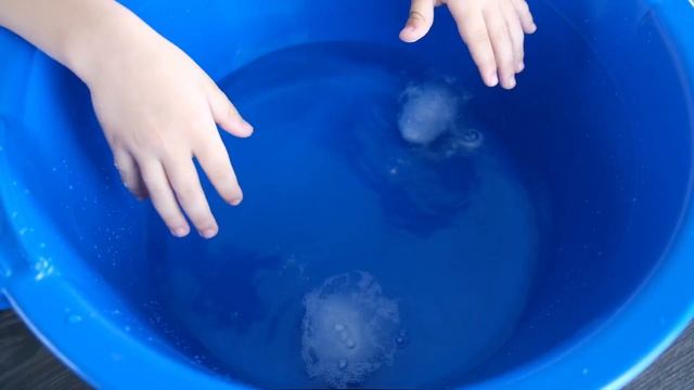 ИГОРЕК И ШИПУЧИЕ БОМБОЧКИ С ДИНОЗАВРАМИ смотреть онлайн