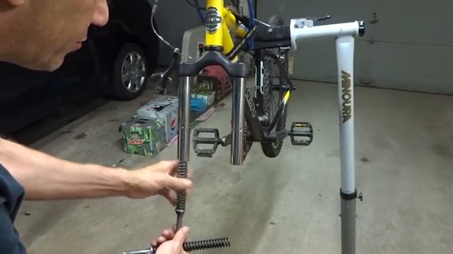 How To Disassemble/Clean/Lube/Re-assemble RST 191 CS Fork/Shocks смотреть онлайн