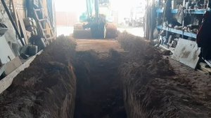 копка смотровой ямы в тесном гараже мини экскаватором стрелой робот размеры 1,5 на 8