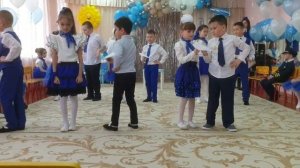 Танец "Бумажный самолетик" в детском саду.
