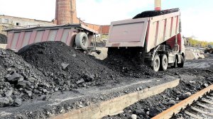 Самосвал Volvo с прицепом MEGA - выгрузка каменного угля. Unloading of coal.