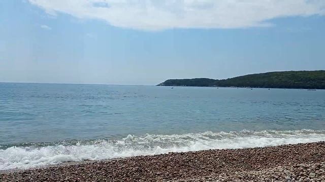 Будва 17 мая 2022 море бодрит но купаться уже можно. очень жарко солнце печёт сильно. смотреть онлайн