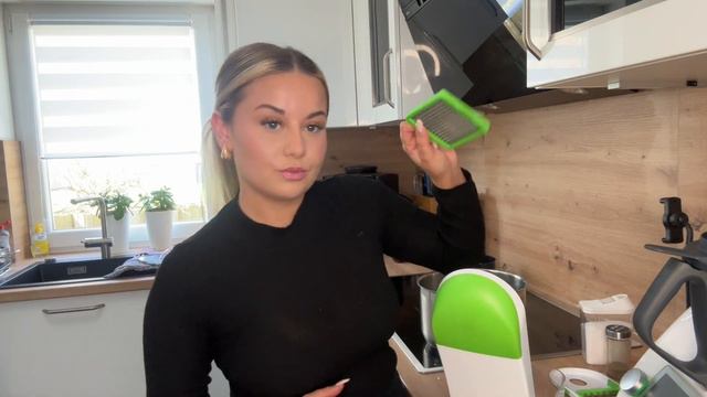 Очень вкусный салат с картошки, мама похвалила👍моё новое вечернее платье. 👉🏼👈🏼
