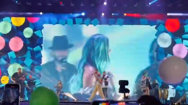 Karol G y Romeo Santos Obsesión en Vivo Aventura смотреть онлайн