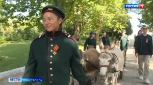 Школьники Севастополя надели военную форму и обучаются навыкам обслуживания орудий