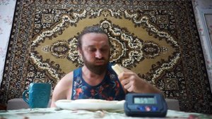 Установил рекорд по поеданию бананов 33 за раз за 16 минут 7 кг