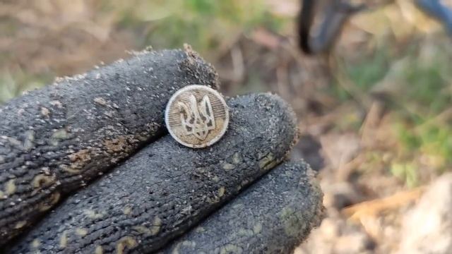 ВЫКАПЫВАЮ ИЗ ЗЕМЛИ СТАРИННЫЕ ПРЕДМЕТЫ! ПОИСК ЗОЛОТА МОНЕТ И МЕТАЛЛОЛОМА В ГОРОДЕ. КАК ЗАРАБОТАТЬ
