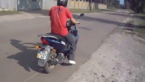 катаемся на скутере сузуки авенис