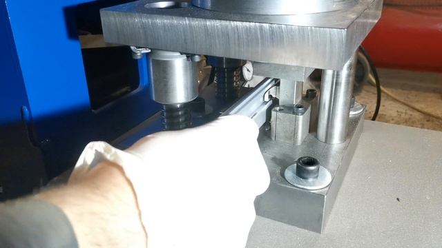 Штамп для пробивка отверстий в водоотливном(водоотводящем) алюминиевом профиле смотреть онлайн