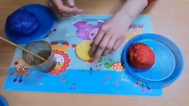 Как сделать яркий пасхальный кулич из цветного соленого теста