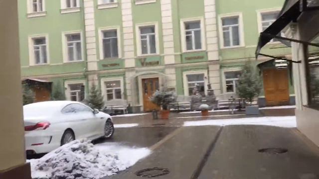 Москва, Столешников переулок. ...Загляну-ка я ещё в один дворик... 26.11.2016, 09:57 смотреть онлайн