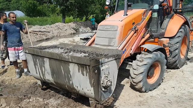EXCAVATOR - FIAT KOBELCO FB 200 Mixing concrete, Concrete Mixer Bucket.