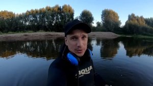 Где-то в бетоне новостроек, замурованы цепи и кольца. ( Поиск золота на пляже.)