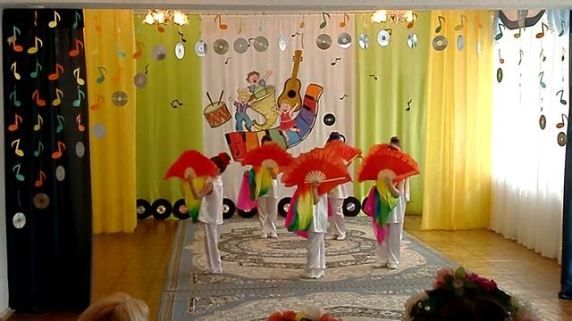 Танец веерами вейлами