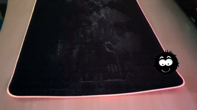 Test: XXL Gaming Mousepad RGB Sharkoon vs. NoName